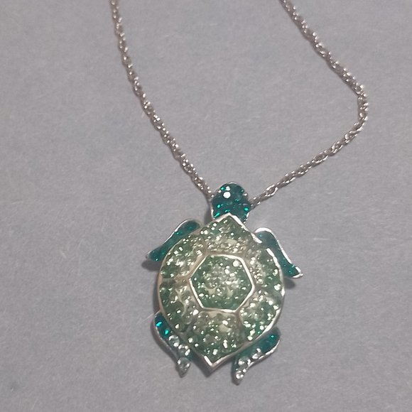 Sterling Silver Swarovski elements green turtle pendant - Picture 1 of 6
